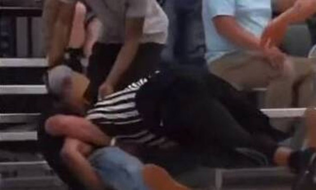 ΗΠΑ - Μπάσκετ: Ο πατέρας του αθλητή επιτέθηκε στον διαιτητή - Άγριο ξύλο