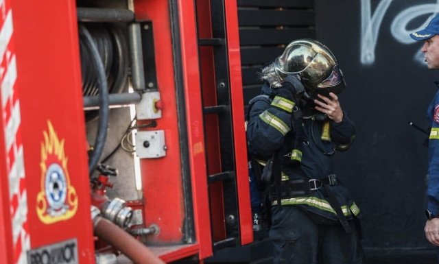 Φωτιά τώρα κοντά σε εγκαταλελειμμένο κτίριο στη Νέα Κηφισιά