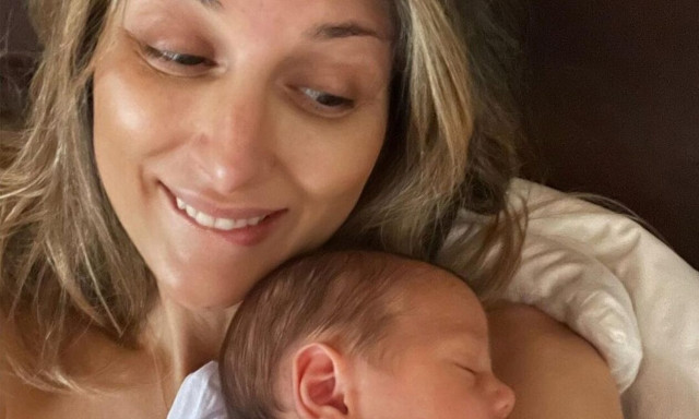 Ρούλα Σταματοπούλου: Βαφτίζει τον ενός έτους γιο της στην Τήνο