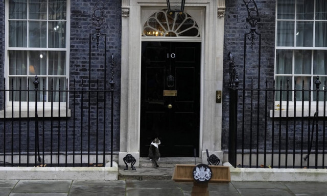 Λονδίνο: Aυτοκίνητο έπεσε πάνω στην πύλη της Ντάουνινγκ Στριτ