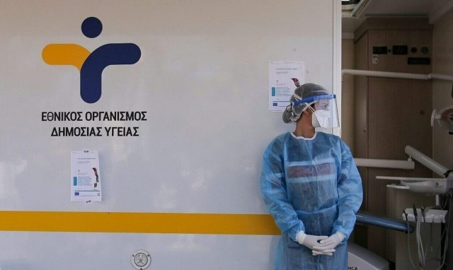 ΕΟΔΥ: 52 θάνατοι από covid-19 και 53 διασωληνωμένοι