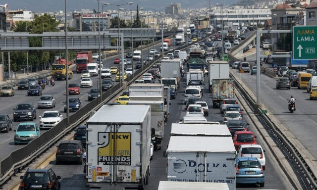 Κίνηση: «Κόλαση» στον Κηφισό - Καθυστερήσεις και στην Αττική Οδό