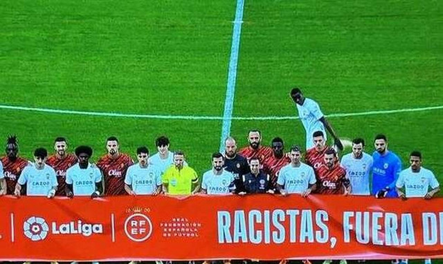 Η διαφορά στην αντιμετώπιση των υποθέσεων ρατσισμού, έφερε την αντίδραση του Ντιακαμπί