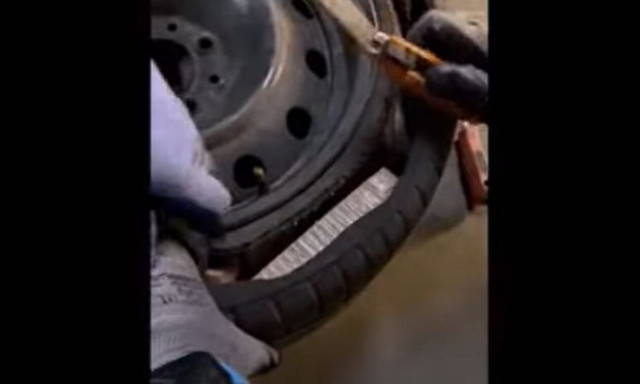 Έκρυβαν 12 κιλά ηρωίνης μέσα σε ρεζέρβα - Πώς «έπεσαν» στα χέρια της αστυνομίας