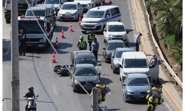 Θανατηφόρο τροχαίο με έναν νεκρό στην παραλιακή - Mηχανή τράκαρε με επτά αυτοκίνητα