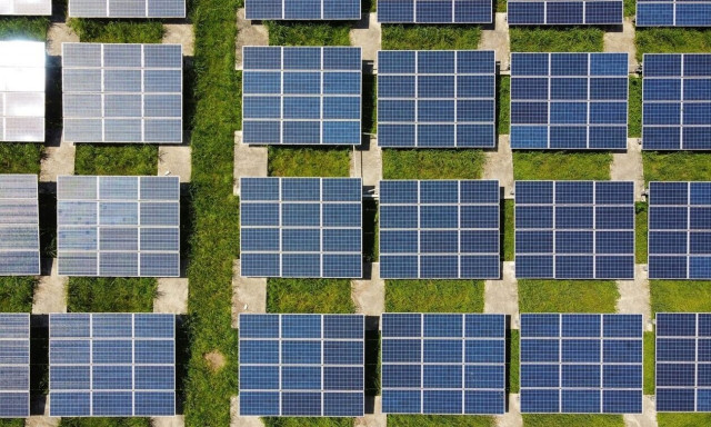 Στο 1 δισ. δολάρια την ημέρα οι διεθνείς επενδύσεις σε φωτοβολταϊκά
