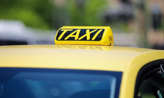 Νύχτα θρίλερ για οδηγό ταξί - «Επιβάτης» του πήρε χρήματα με απειλή όπλου