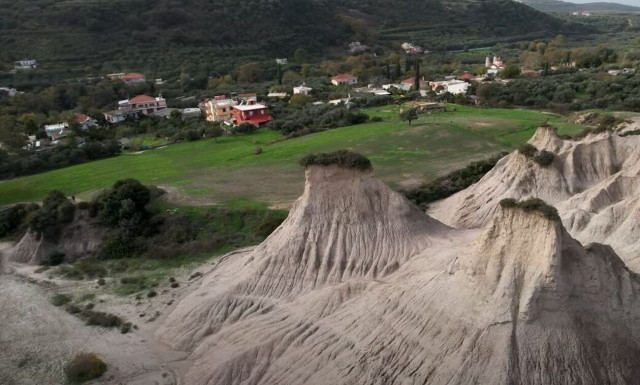 Κομολίθοι Κρήτης: Το εκπληκτικό τοπίο στην Ελλάδα που θυμίζει Καππαδοκία