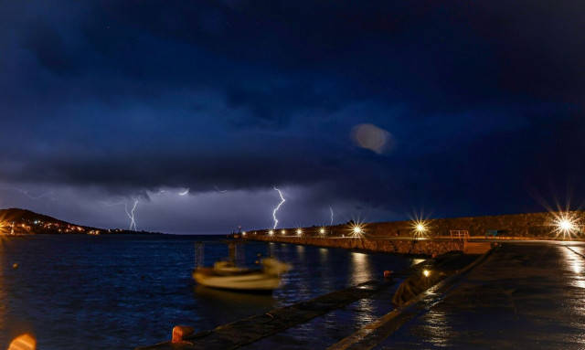 Καιρός: Βροχές και καταιγίδες στη χώρα και την Κυριακή