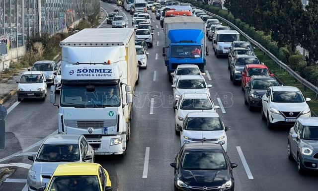 Καραμπόλα στην Εθνική Οδό: «Ουρές» χιλιομέτρων στο ρεύμα προς Κηφισιά