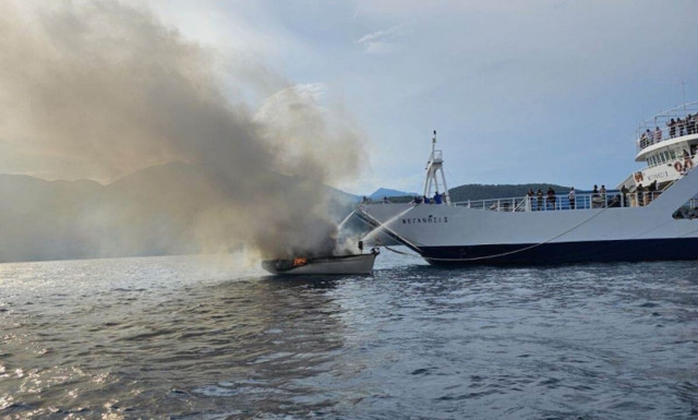 Φωτιά σε σκάφος στο Μεγανήσι