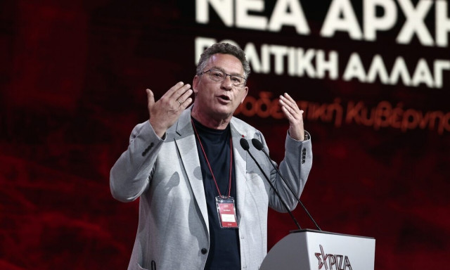 Μεγάλη ένταση στον αέρα του Action24: Ο Κώστας Αρβανίτης χτύπησε το χέρι του στο τραπέζι