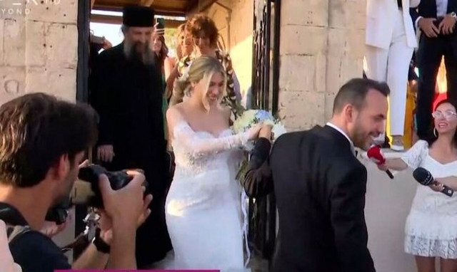 Πάνος Μουζουράκης: Η σπόντα του τραγουδιστή στους δημοσιογράφους που πήγαν στο γάμο του