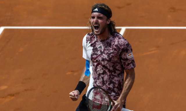 Roland Garros: Με κόκκινο κρασί θα περιμένει τον επόμενο αντίπαλό του ο Στέφανος Τσιτσιπάς