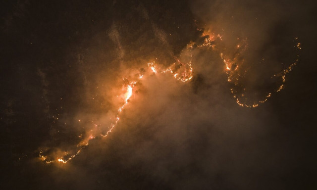 Καναδάς: 18.000 άνθρωποι εγκατέλειψαν τα σπίτια τους λόγω ανεξέλεγκτης δασικής πυρκαγιάς