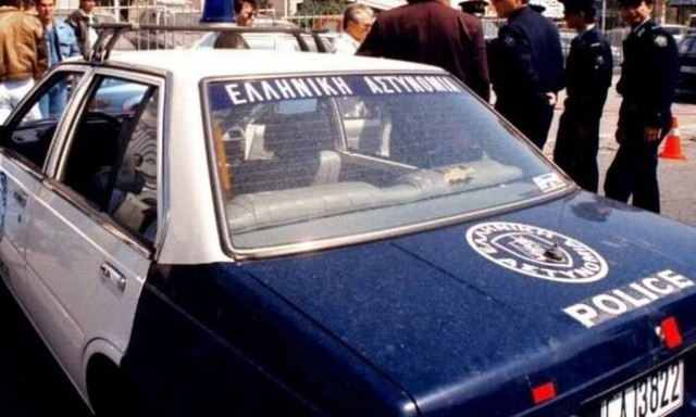 Ο μακελάρης της Νέας Σμύρνης πέταξε τη σύντροφό του από το μπαλκόνι και σκότωσε τα παιδιά της