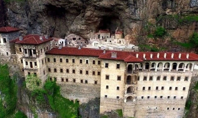 Προκλητικό δημοσίευμα της Yeni Mesaj: «O Πόντος είναι ψέμα και η Παναγία Σουμελά απάτη»