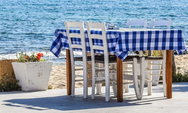 Κάρπαθος: Σάλος με καταγγελία πως τηγάνιζαν ζωντανά ψάρια