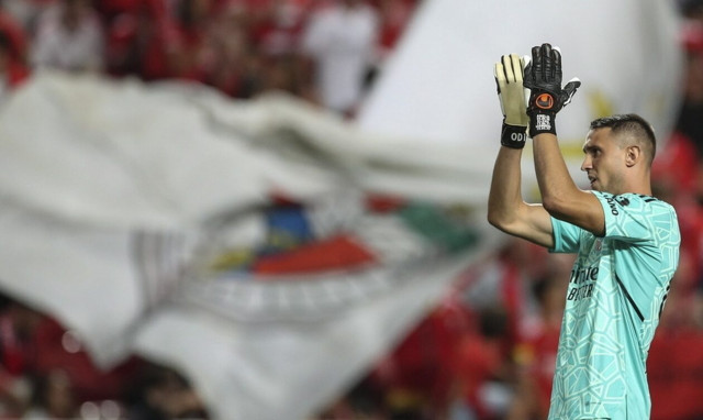 Πορτογαλία: Ο Οδυσσέας Βλαχοδήμος κορυφαίος τερματοφύλακας του αιώνα!