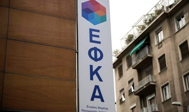 Τεμπονέρας: «800.000 ελεύθεροι επαγγελματίες χωρίς περίθαλψη» - Τι απαντά ο ΕΦΚΑ
