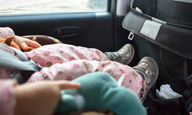 Πάτρα: Μωράκι 15 μηνών κλειδώθηκε κατά λάθος στο αυτοκίνητο - Απεγκλωβίστηκε από την Πυροσβεστική