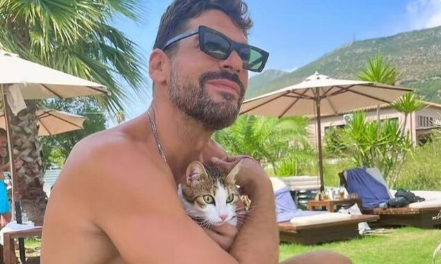 Γιάννης Σπαλιάρας: Έκανε φωτογράφιση στο πολυτελές σκάφος που έκανε διακοπές ο Έλον Μασκ