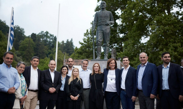 Εκλογές 2023 - Κυριάκος Μητσοτάκης: Οι μαντινάδες κατά την επίσκεψη στον Θέρισο