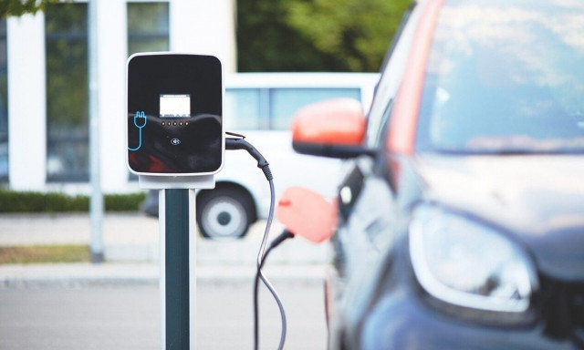 Δύσκολη η αλλαγή - Παραμένει μικρό το ποσοστό των οικολογικών αυτοκινήτων στην ΕΕ