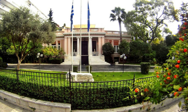 Πρωθυπουργός Ιωάννης Σαρμάς: Αποχαιρετούμε έναν πρωταγωνιστή της πολιτικής ζωής του τόπου μας