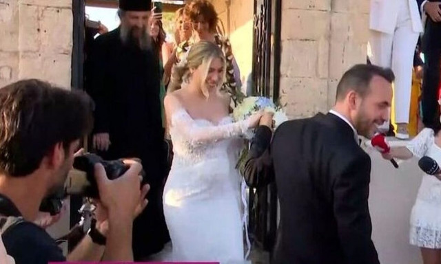 Πάνος Μουζουράκης: Η πρώτη απάντησή του για τον γάμο του με τη Μαριλού Κόζαρη