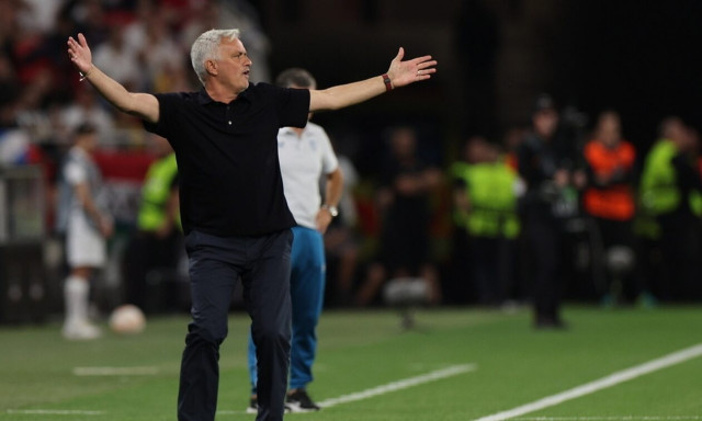 Europa League: Άγριο ξέσπασμα Μουρίνιο εναντίον του διαιτητή - Τον «έκραξε» στο πάρκινγκ (vid)