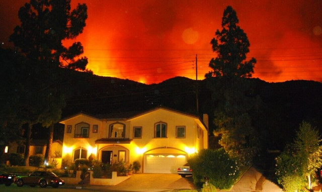 Aνεξέλεγκτες πυρκαγιές στη Νέα Σκωτία