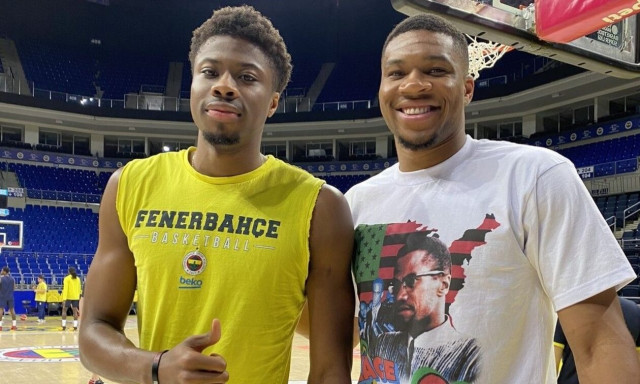 Στην Τουρκία ο Γιάννης Αντετοκούνμπο - Έκανε προπόνηση με τη Φενέρμπαχτσε (video)