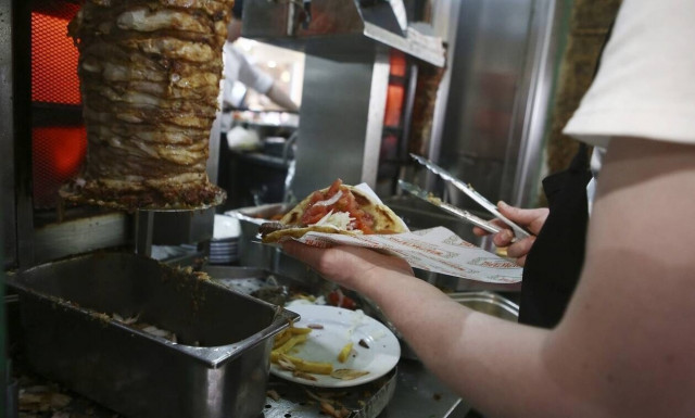 Μύκονος: Σουβλάκι από... χρυσό - 15 ευρώ για ένα τυλιχτό