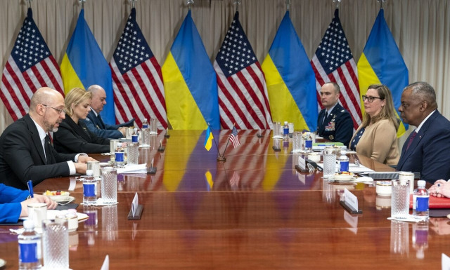 ΗΠΑ: Το Πεντάγωνο αγοράζει τις δορυφορικές υπηρεσίες του Starlink για την Ουκρανία