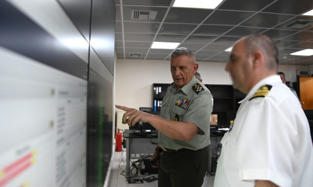 Επίσκεψη του Αρχηγού ΓΕΕΘΑ στο Διακλαδικό Κέντρο Επιχειρήσεων Κυβερνοάμυνας