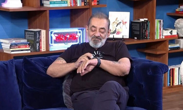 Αντώνης Καφετζόπουλος: Το έξυπνο ρολόι του «πετάχτηκε» κατά τη διάρκεια συνέντευξης