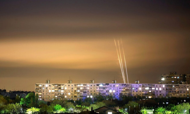 Κίεβο: Επιθέσεις με πυραύλους και drones-καμικάζι - Τουλάχιστον 30 καταρρίψεις