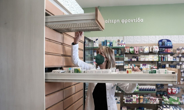 Ελλείψεις φαρμάκων: «Έπεσαν οι μάσκες» για τις παράλληλες εξαγωγές, λένε οι φαρμακοποιοί