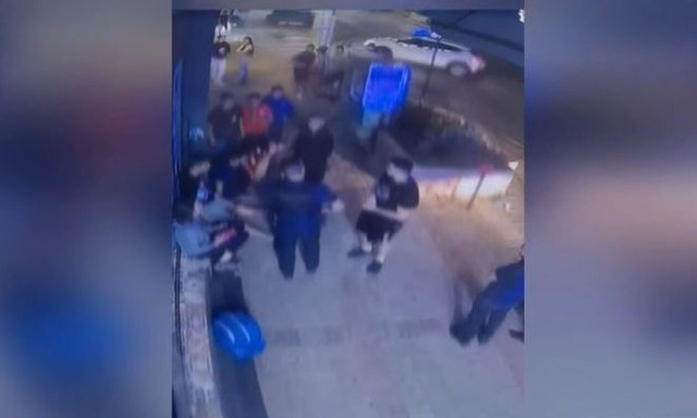Ελληνικό: Επίθεση με μαχαίρι σε 17χρονο - «Έτσι μαχαίρωσαν τον φίλο μου για να τον ληστέψουν»