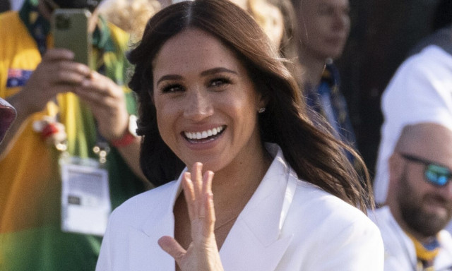 Μέγκαν Μαρκλ: Παρατάει τον πρίγκιπα Χάρι στο σπίτι και πηγαίνει σε πάρτι