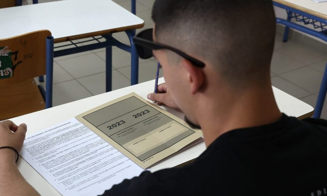 Πανελλήνιες 2023: Χανιώτης μαθητής ζωγράφισε (κυριολεκτικά) στις εξετάσεις και έγινε viral!