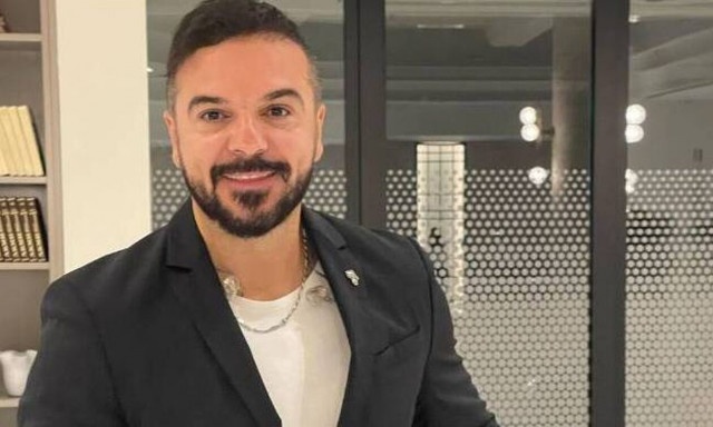 Τριαντάφυλλος: «Περίμενα τρία χρόνια για να πάρω ένα φιλί από τη γυναίκα μου»