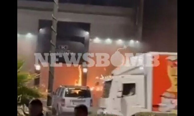 Άλιμος: Νέο βίντεο ντοκουμέντο από τον εμπρησμό σε κατάστημα επίπλων - Έριξαν μολότοφ