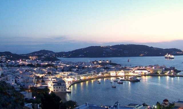 The Swedes choose the islands of Cyclades