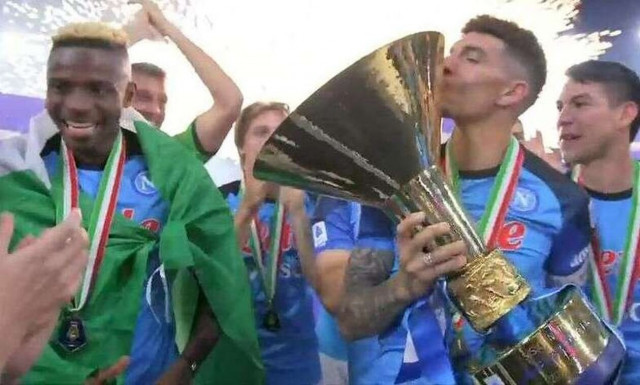 Φαντασμαγορική φιέστα στη Νάπολι για το τρίτο Σκουντέτο