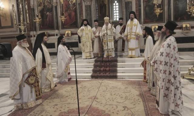 Με λαμπρότητα η Κυριακή της Πεντηκοστής στη Μητρόπολη Αθηνών