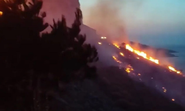 Λέρος: Πυρκαγιά στην περιοχή του Κάστρου