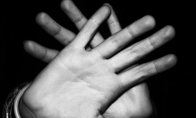 Εκδικητική πορνογραφία: «Τα βάζεις με τους γύρω σου, θες να φύγεις να εξαφανιστείς», λέει θύμα