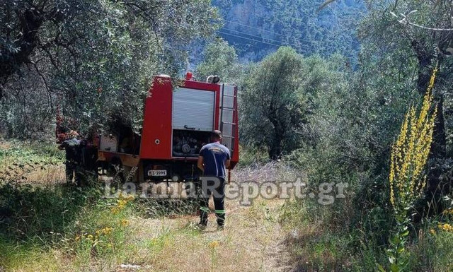 Καμένα Βούρλα: Πυρκαγιά δίπλα στα σπίτια - Πρόλαβαν τα χειρότερα οι Πυροσβέστες